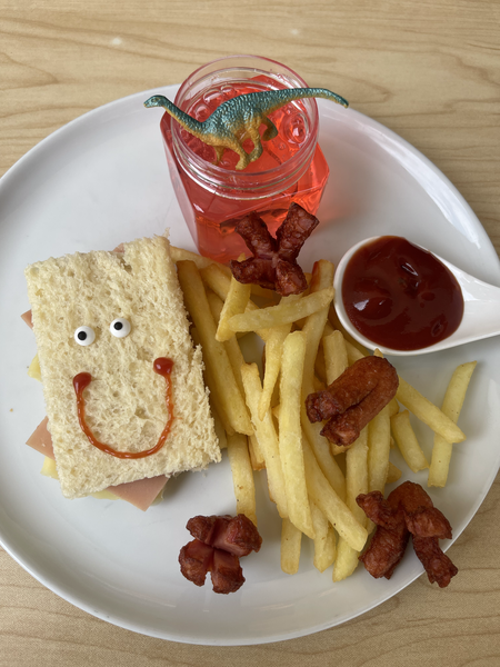 Mini Sandwich, Chips and Toy